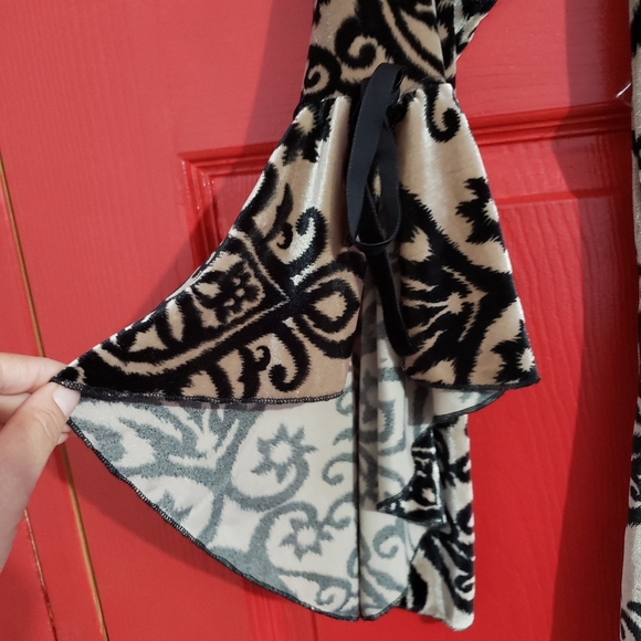 Dress - Picture 3 of 3